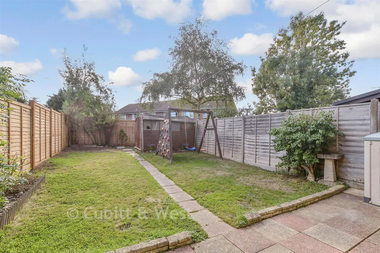 Rother Crescent, Gossops Green, RH11, photo 19