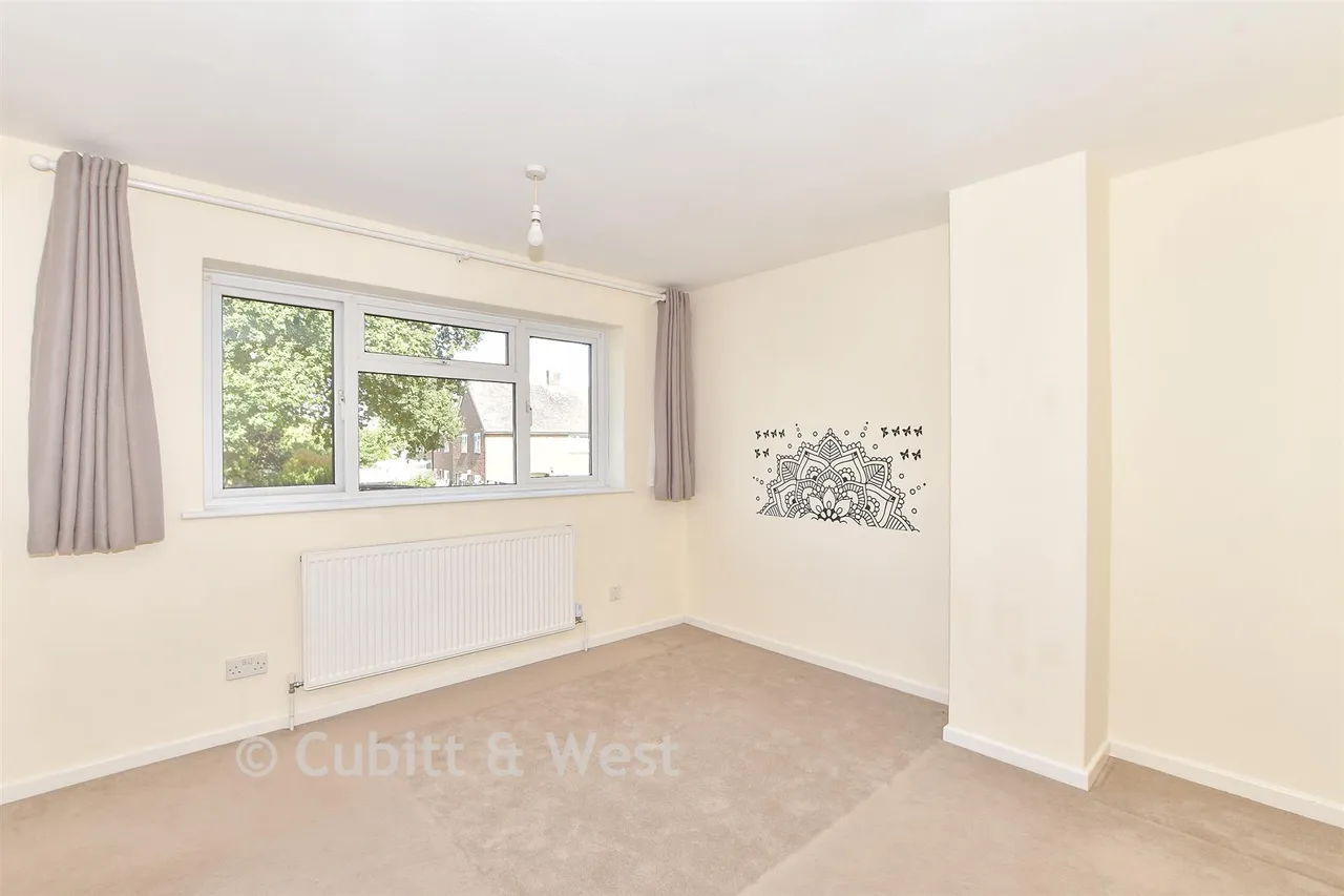 Rother Crescent, Gossops Green, RH11, photo 12