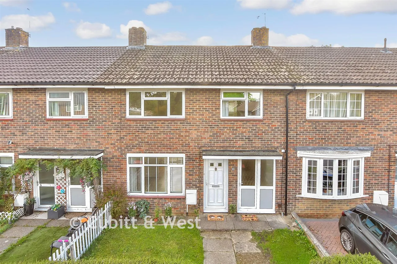 3 bed house for sale, Rother Crescent, Gossops Green, RH11