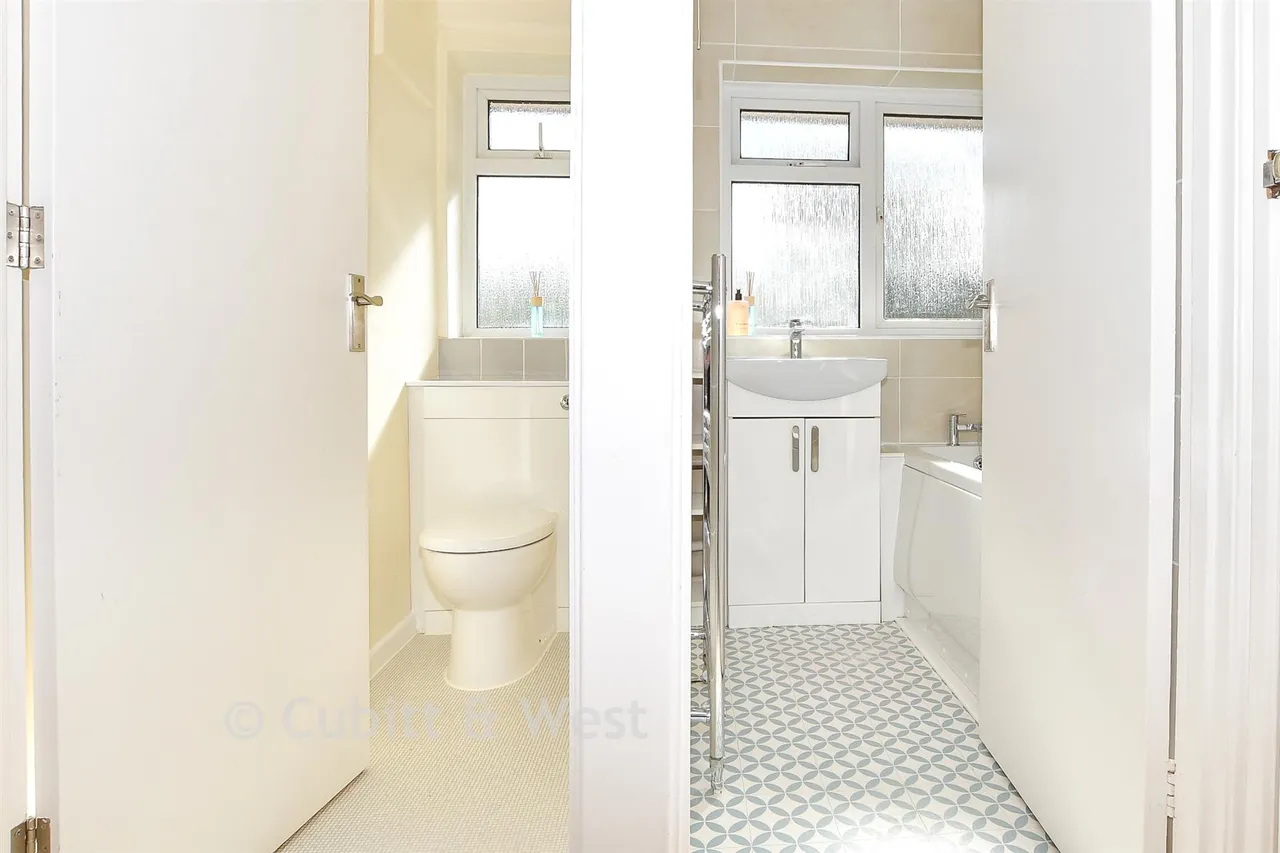 Rother Crescent, Gossops Green, RH11, photo 17