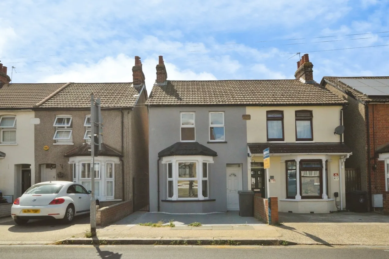 3 bed house for sale — Park Lane, HORNCHURCH, Essex, RM11