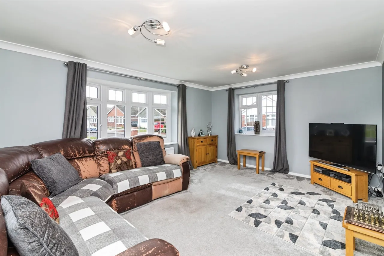 Witney Green, LOWESTOFT, photo 12