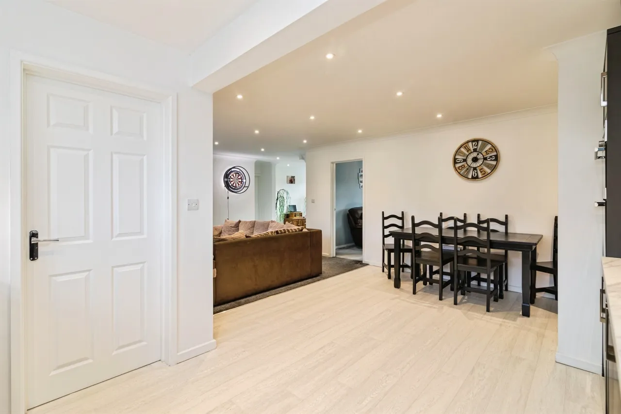 Witney Green, LOWESTOFT, photo 11