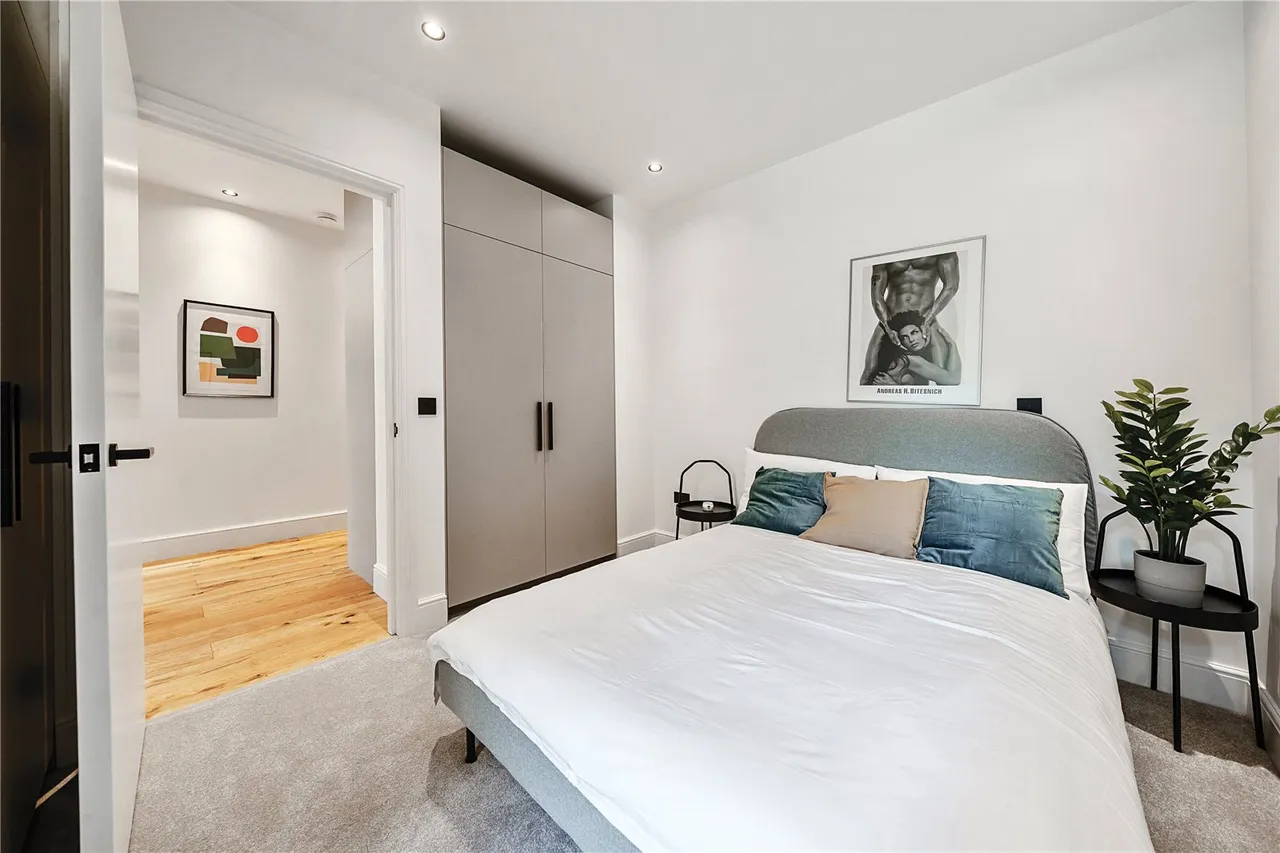 Rosemont Road, London, W3, photo 6