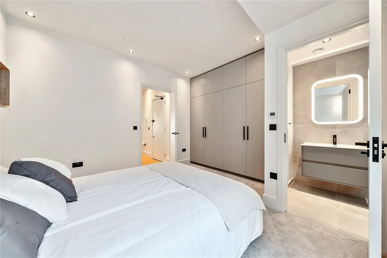 Rosemont Road, London, W3, photo 7