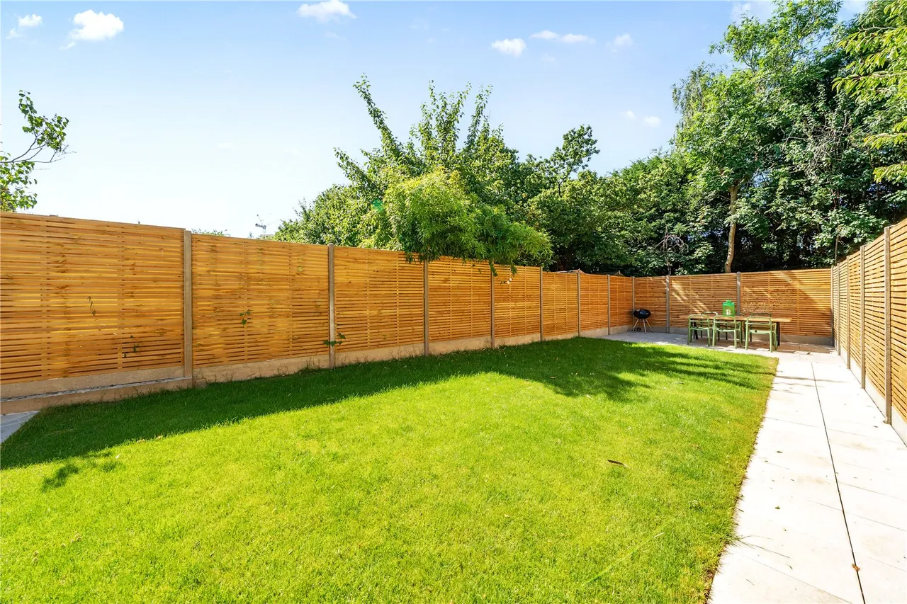 Rosemont Road, London, W3, photo 12