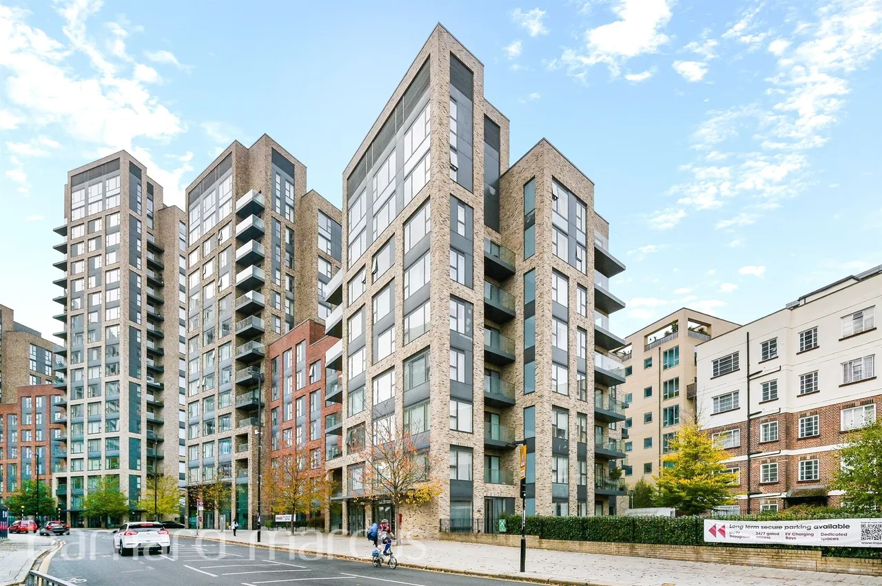 Cherry Orchard Road, Croydon, photo 2