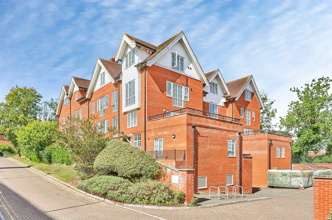 2 bed flat for sale, South Road, Saffron Walden, CB11