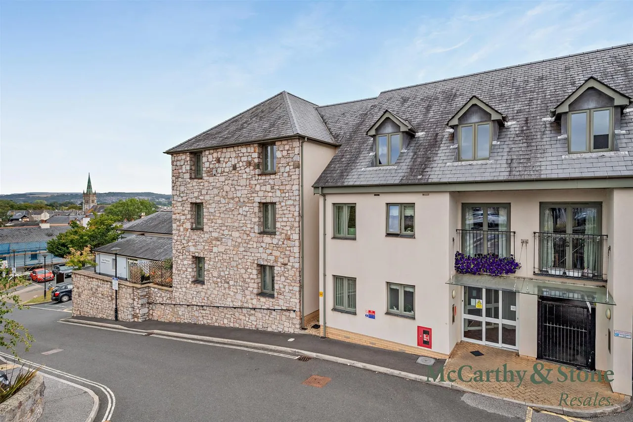 2 bed flat for sale, East Street, Newton Abbot, TQ12