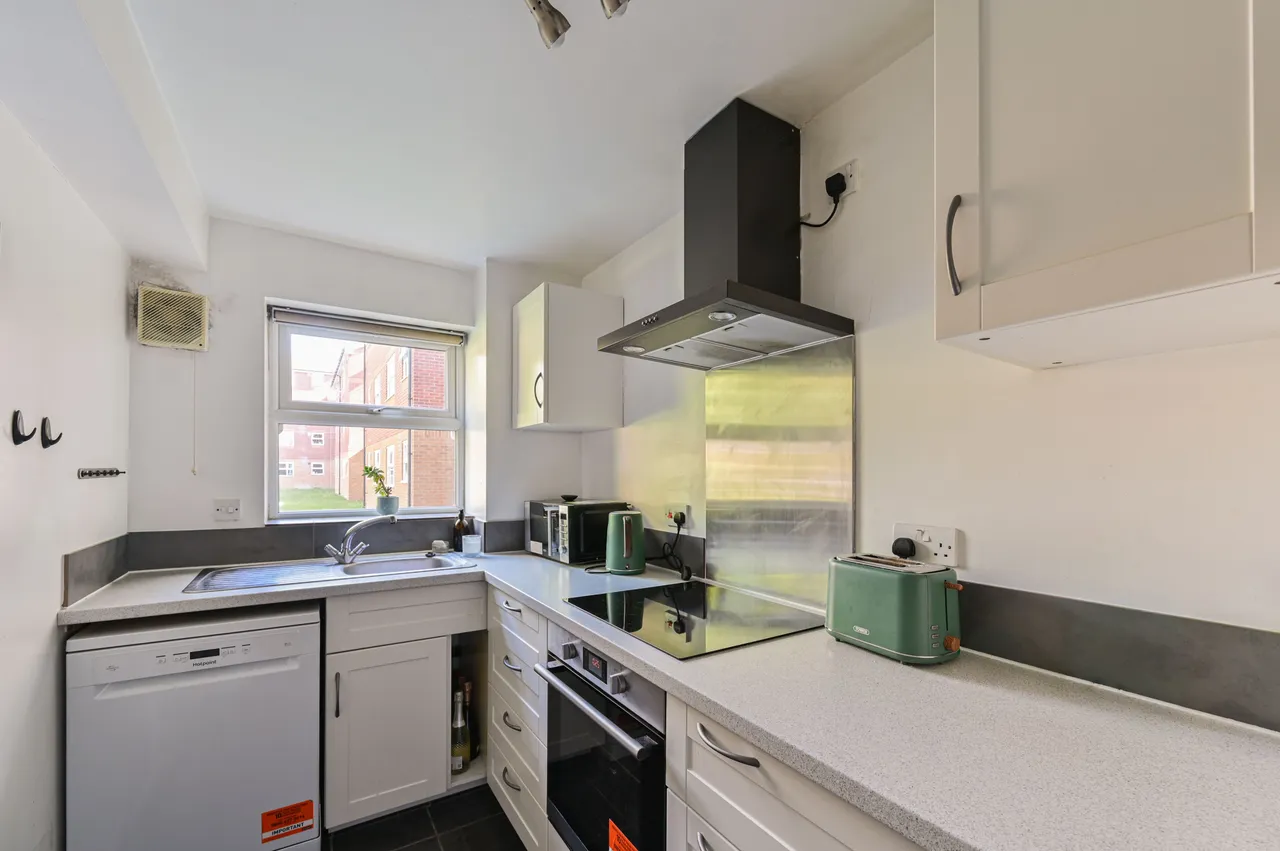56 Molyneux Drive, London, photo 8
