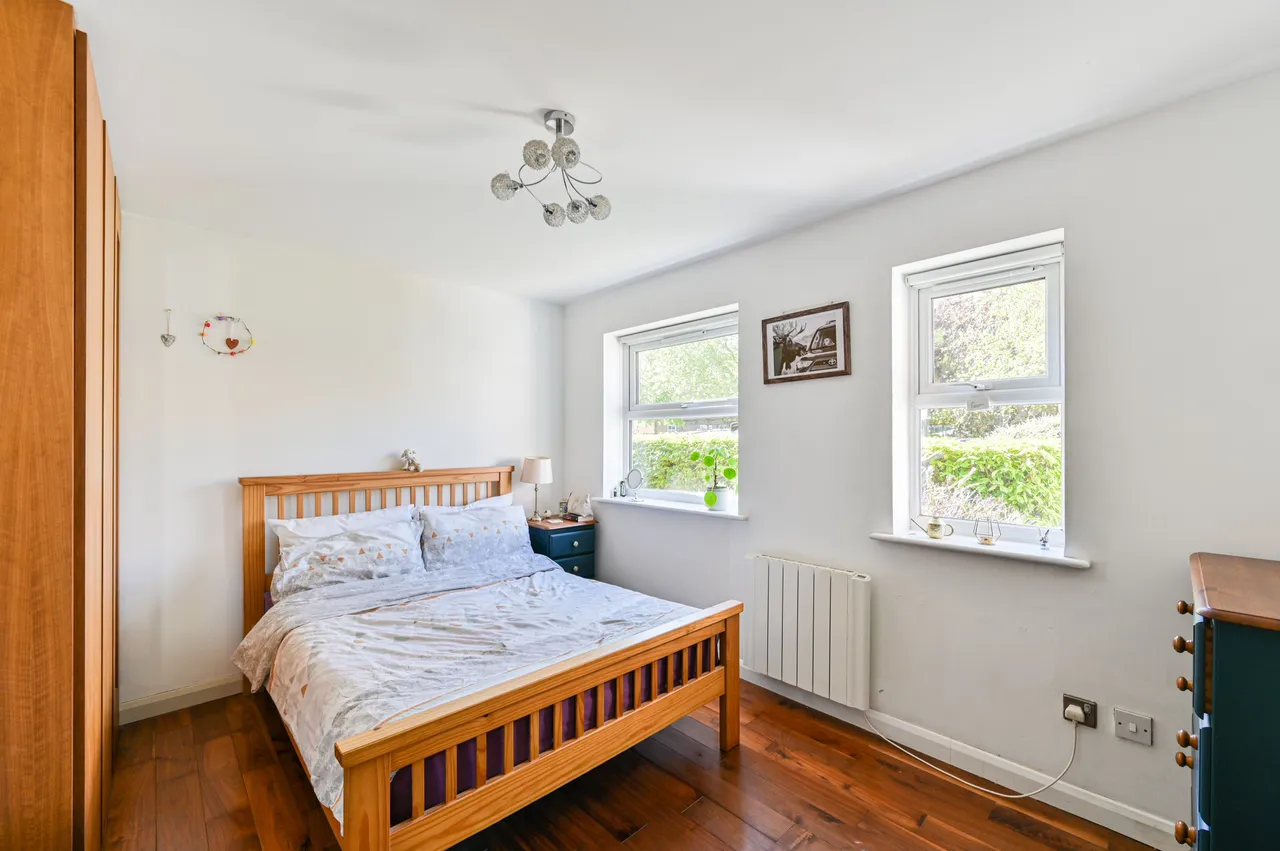 56 Molyneux Drive, London, photo 4