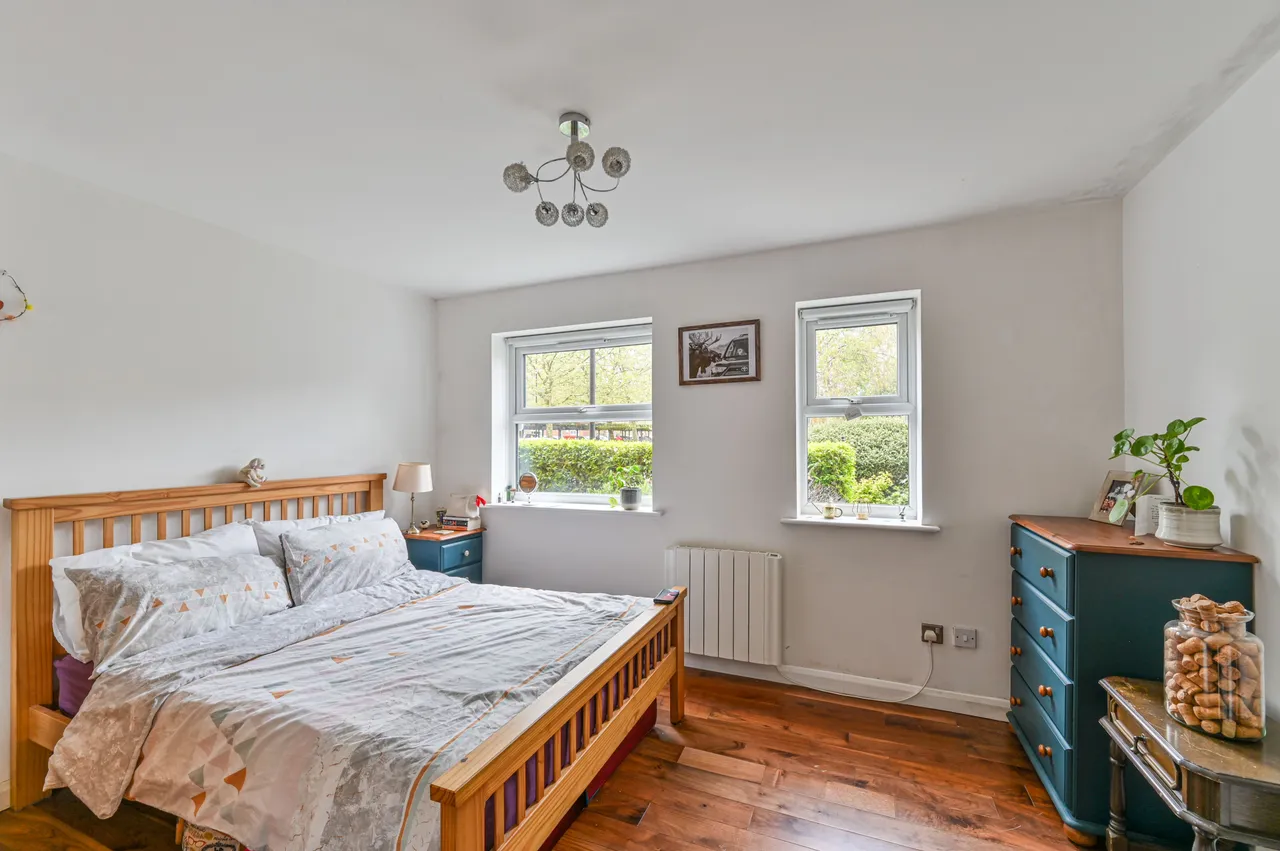 56 Molyneux Drive, London, photo 10