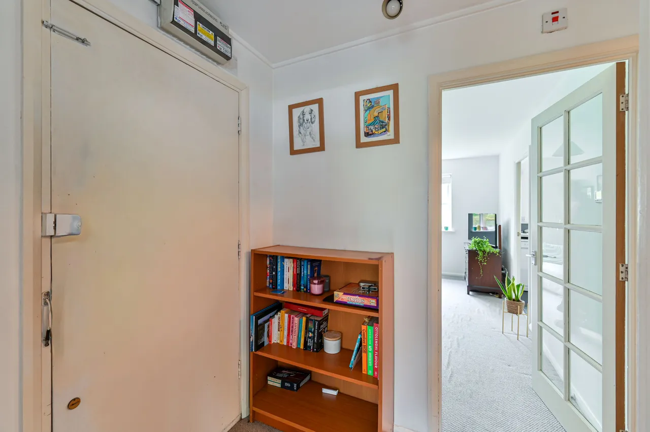 56 Molyneux Drive, London, photo 12
