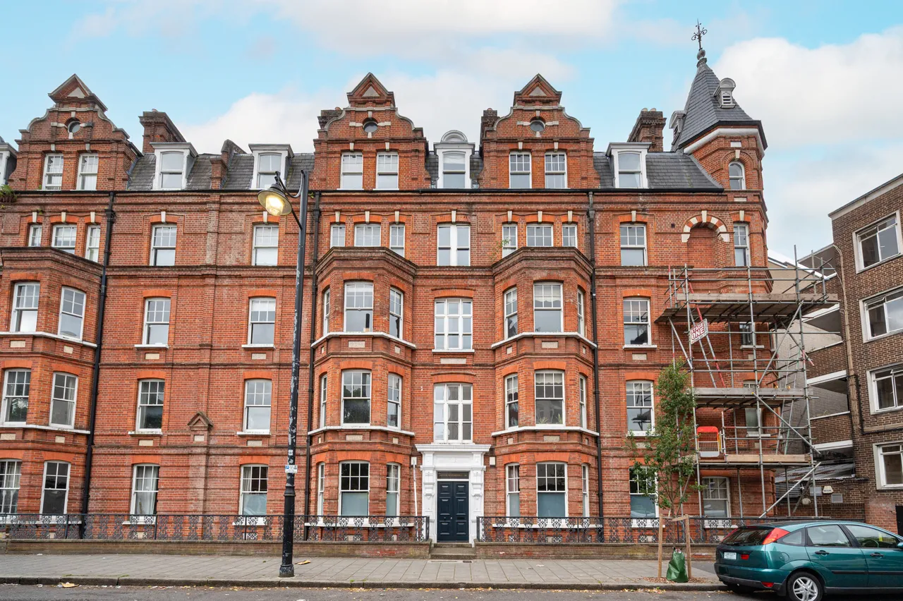 3 bed flat for sale — 5 Dover Mansions, Canterbury Crescent, London