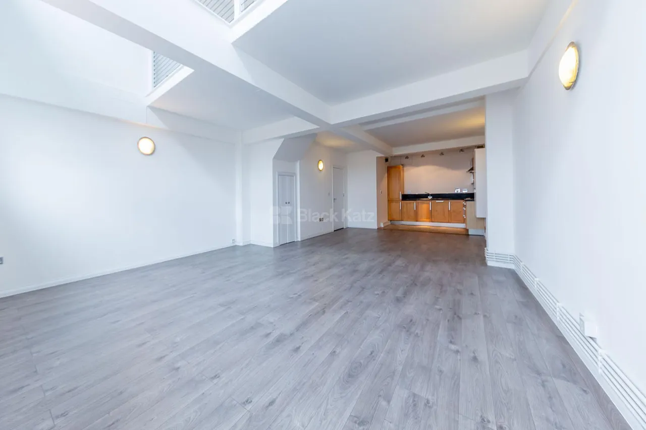 3 bed flat to rent, Kingsland Road, E2