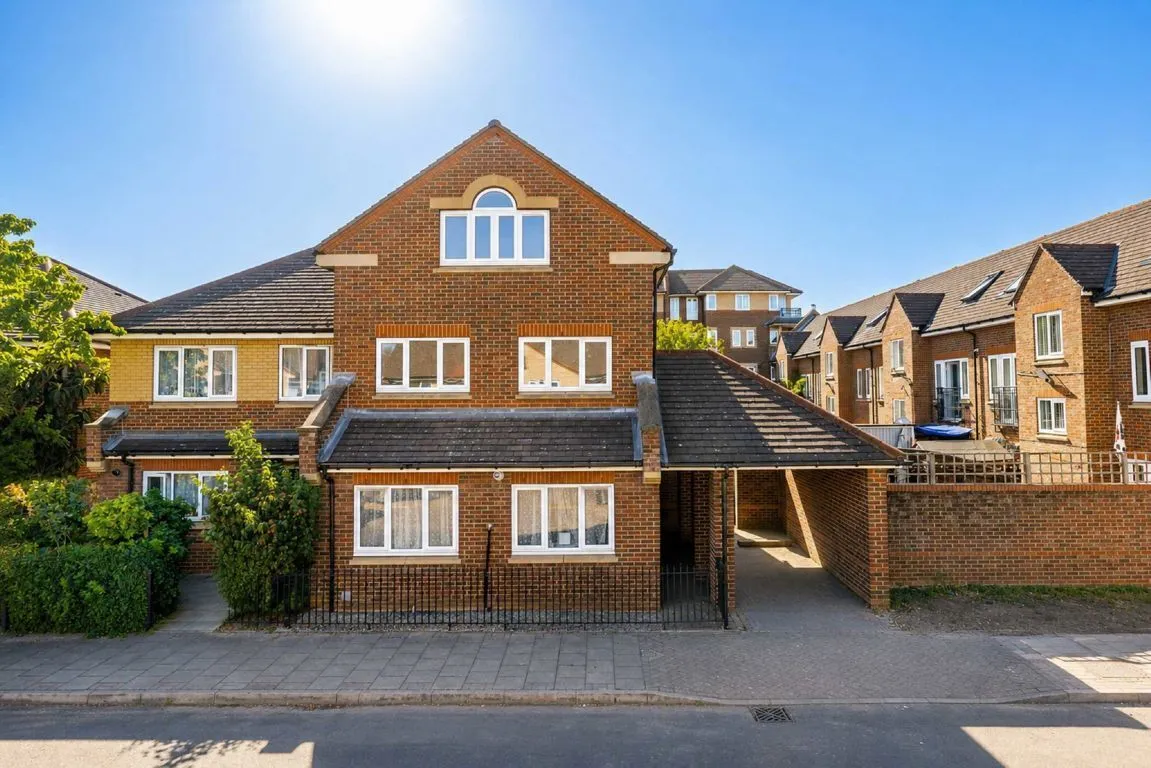 6 bed property for sale, Old Hospital Close, SW12