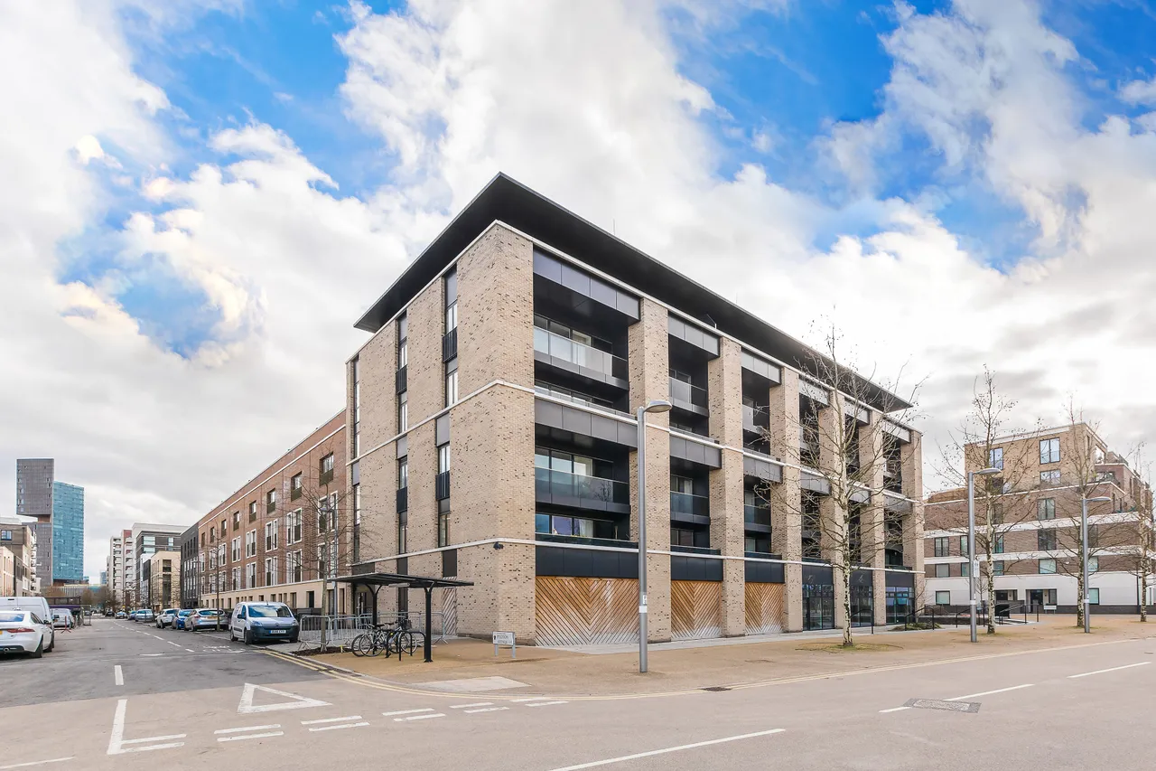 2 bed flat for sale, London, E20