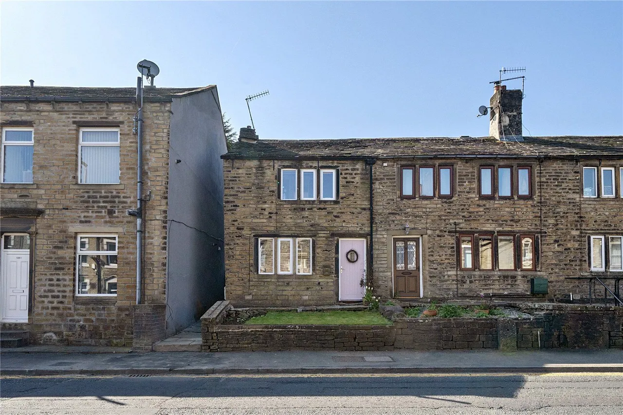 3 bed house for sale, Manchester Road, Linthwaite, HD7