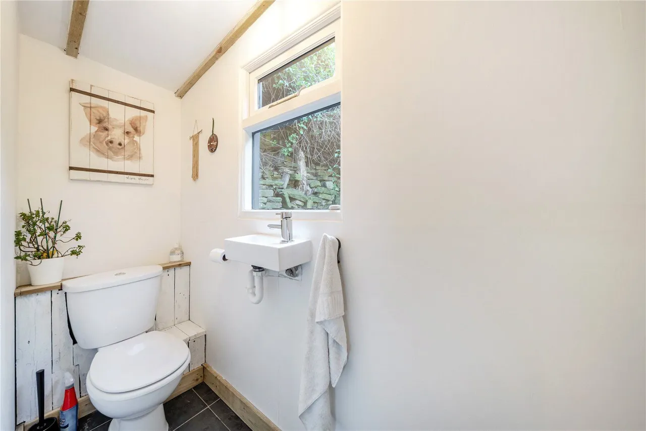 Manchester Road, Linthwaite, HD7, photo 17