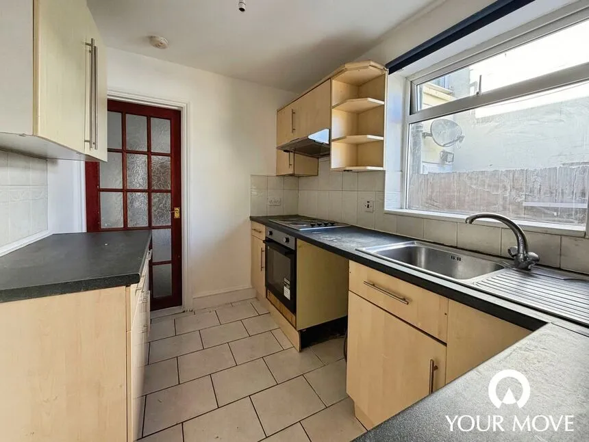 2 bed house to rent — Connaught Road, Chatham, Kent, ME4