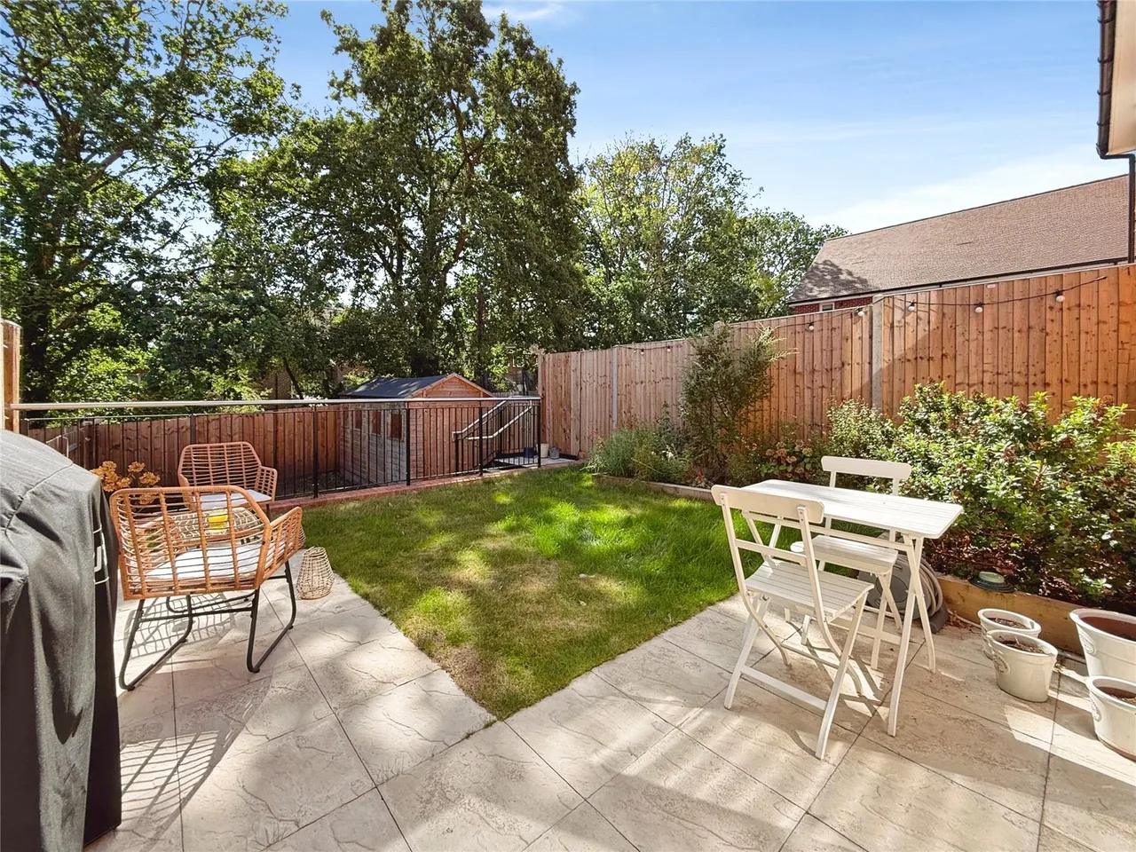 Cob Close, Blackwater, Camberley, Hampshire, GU17 9FU, photo 3