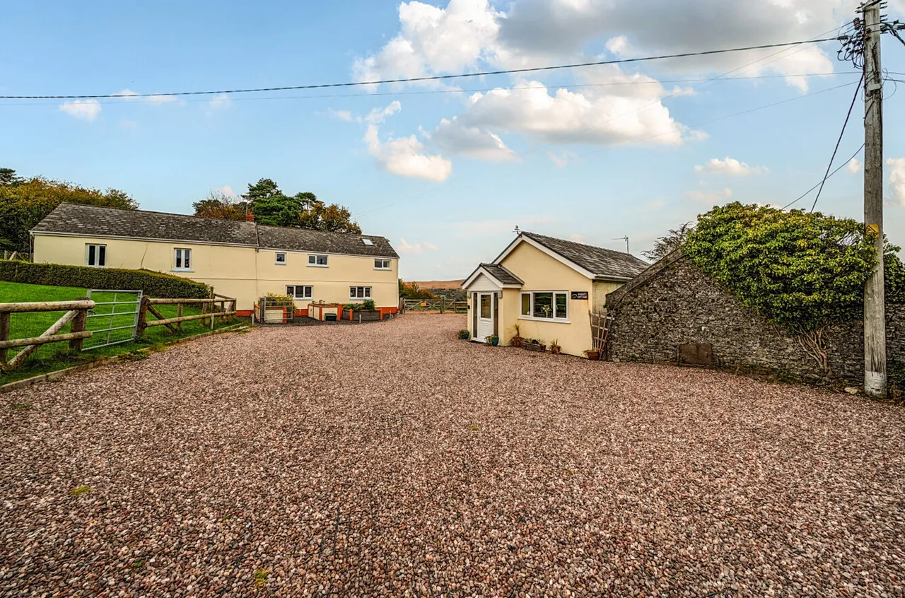 5 bed house for sale, Ceidrim Road, Garnant, SA18