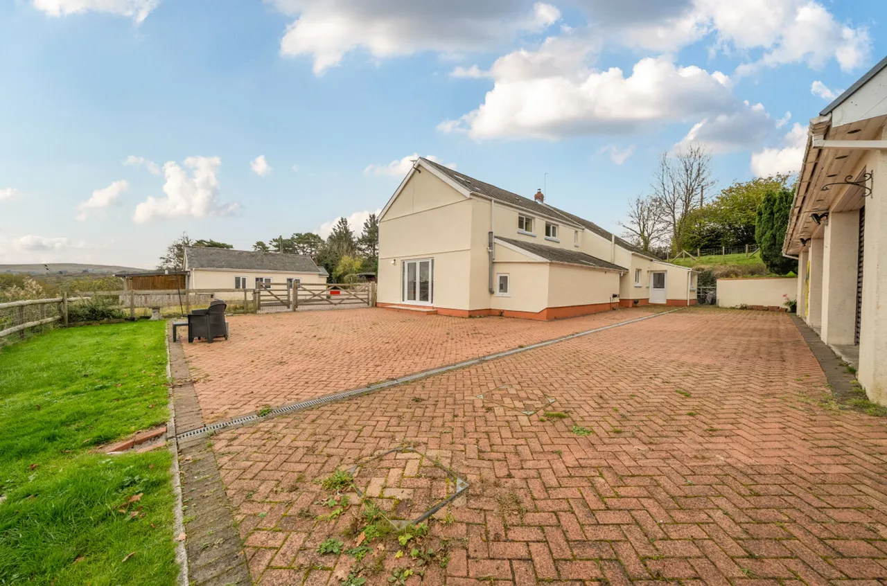Ceidrim Road, Garnant, SA18, photo 22
