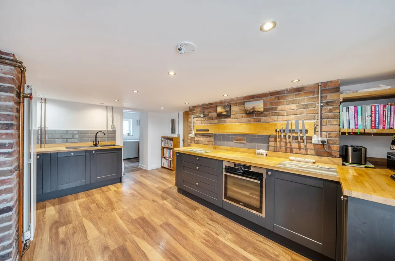 Ceidrim Road, Garnant, SA18, photo 5