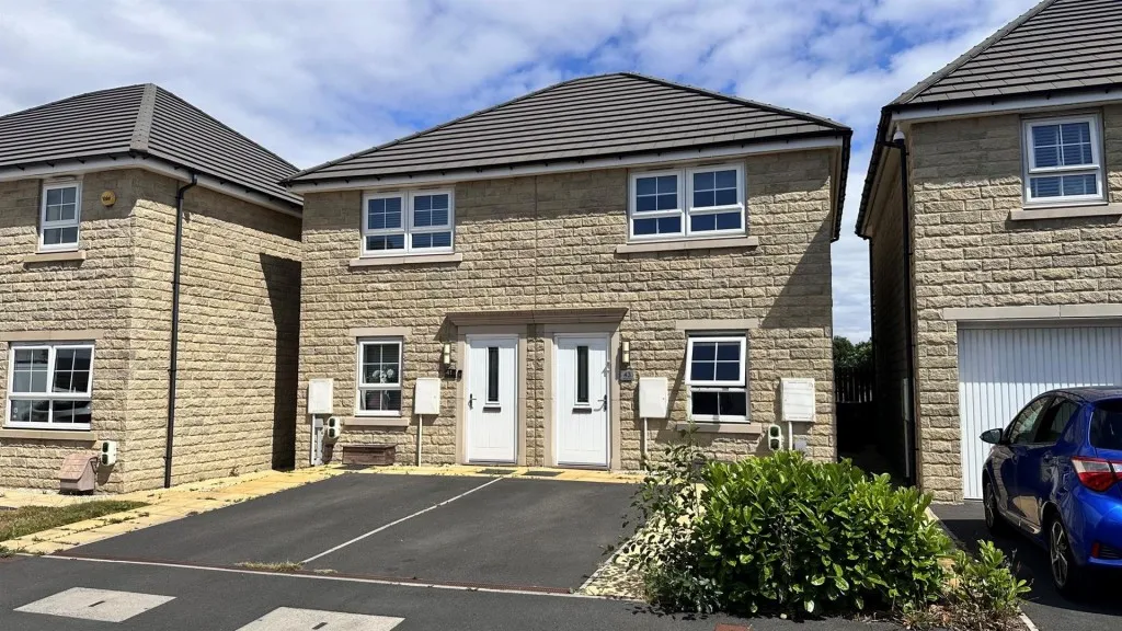 2 bed house for sale, Fetlock Drive, The Bridleways