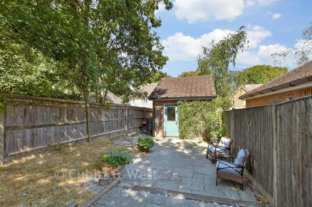 Cranston Road, East Grinstead, RH19, photo 15