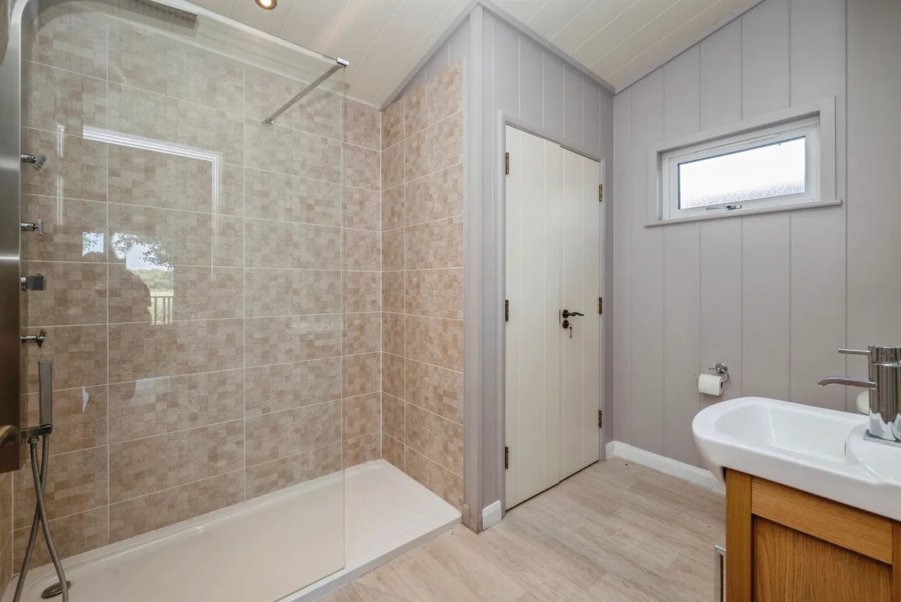 Bacton Road, North Walsham, photo 12