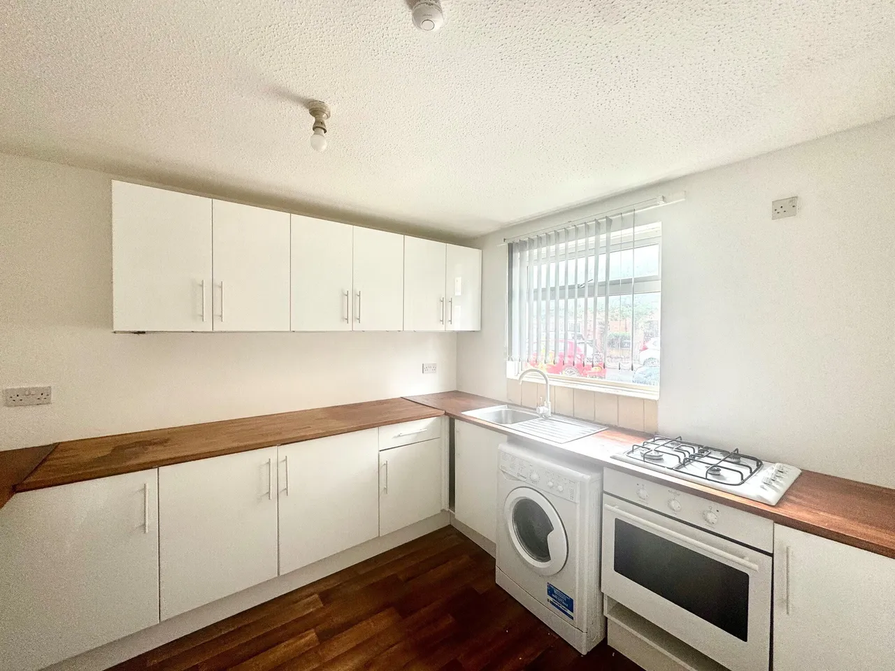 2 bed house to rent, Windsor Street, Beeston, NG9