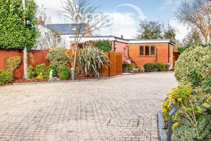 1 bed house to rent, Ascot Road, Holyport, SL6