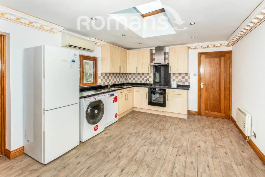 Ascot Road, Holyport, SL6, photo 2
