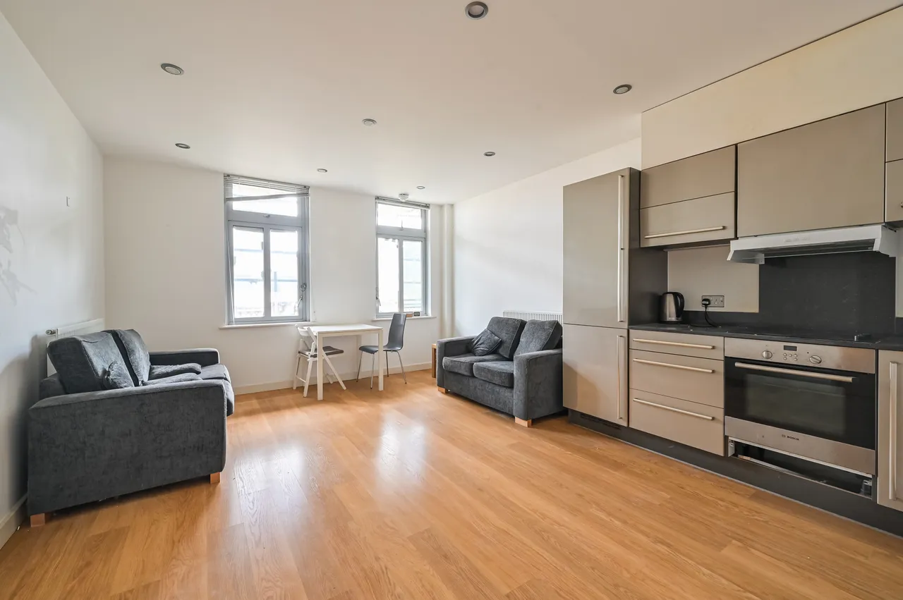 403 Caspian Apartments, 5 Salton Square, London, photo 6