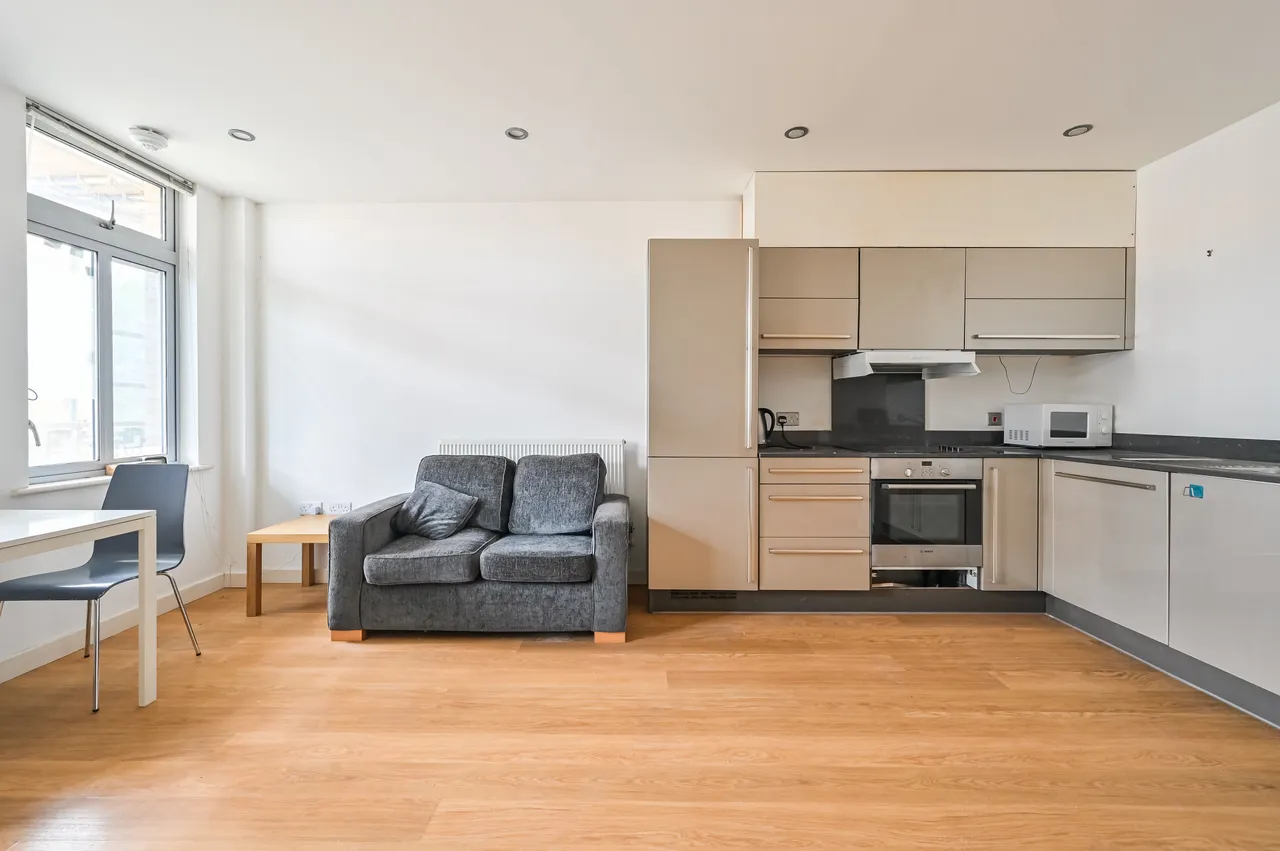 403 Caspian Apartments, 5 Salton Square, London, photo 8