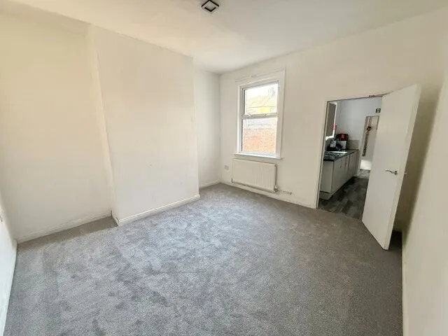 Walthall Street, CW2, photo 7