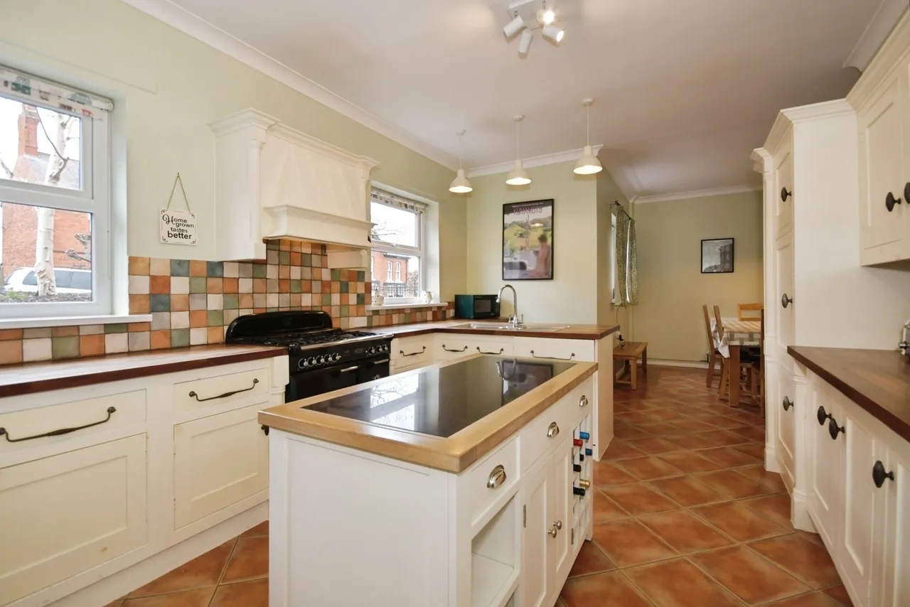 Cromwell Road, CHESTERFIELD, Derbyshire, S40, photo 2