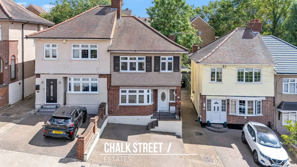 3 bed house for sale, Kingshill Avenue, Romford, RM5