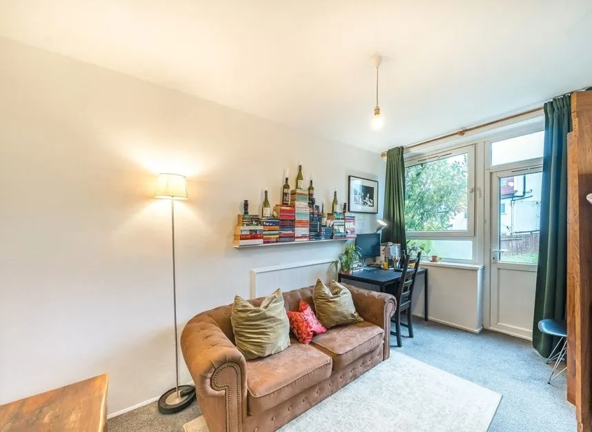 Hensford Gardens, Wells Park Road, SE26, photo 2