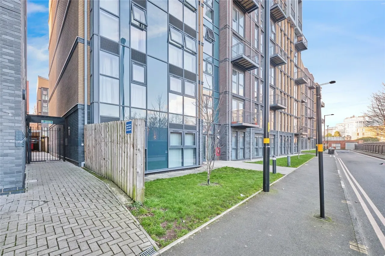 2 bed flat for sale, Communication Row, Birmingham, B15