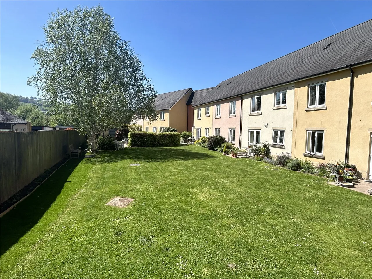 Gwenllian Morgan Court, Heol Gouesnou, LD3, photo 13