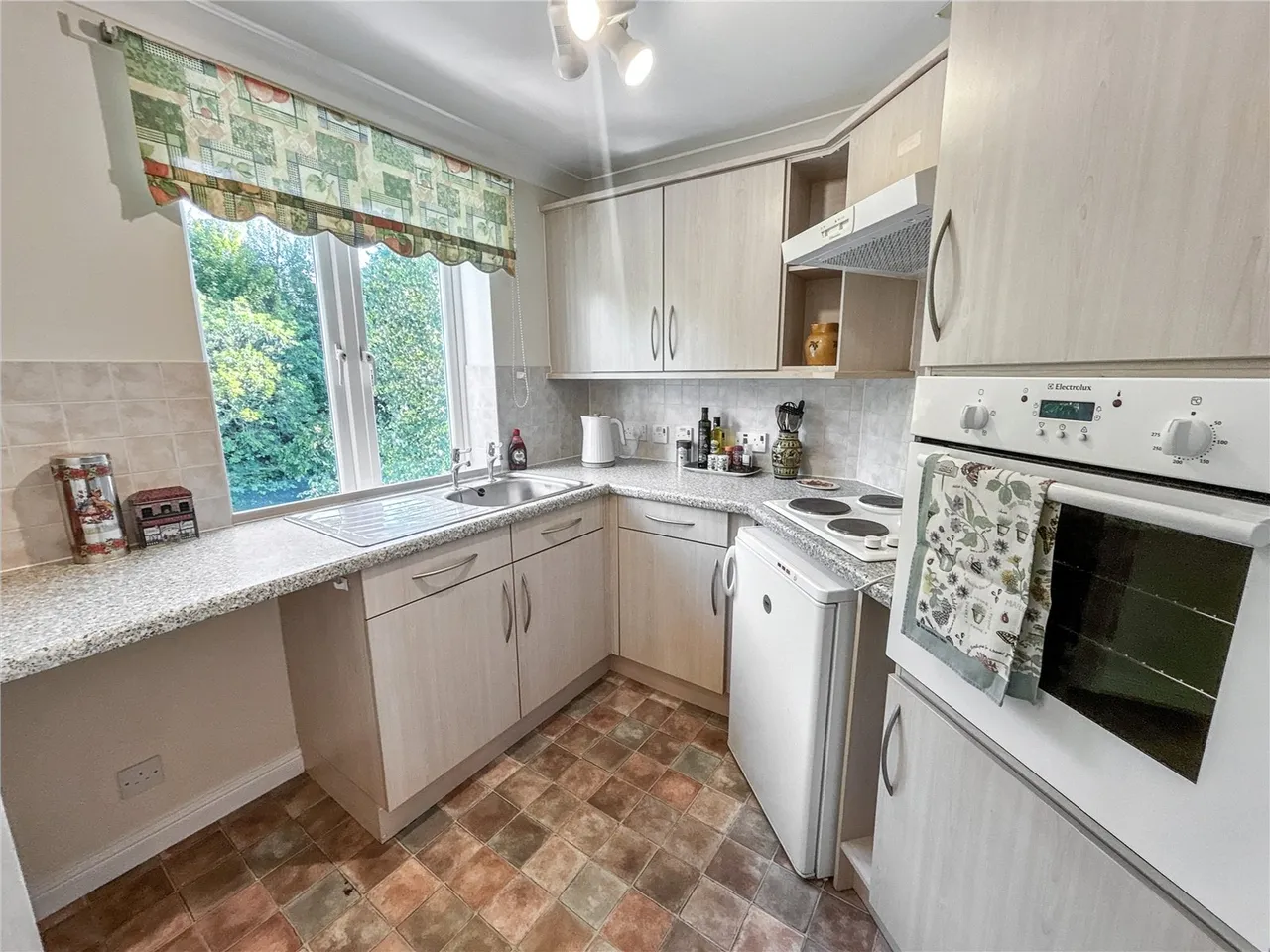 Gwenllian Morgan Court, Heol Gouesnou, LD3, photo 7