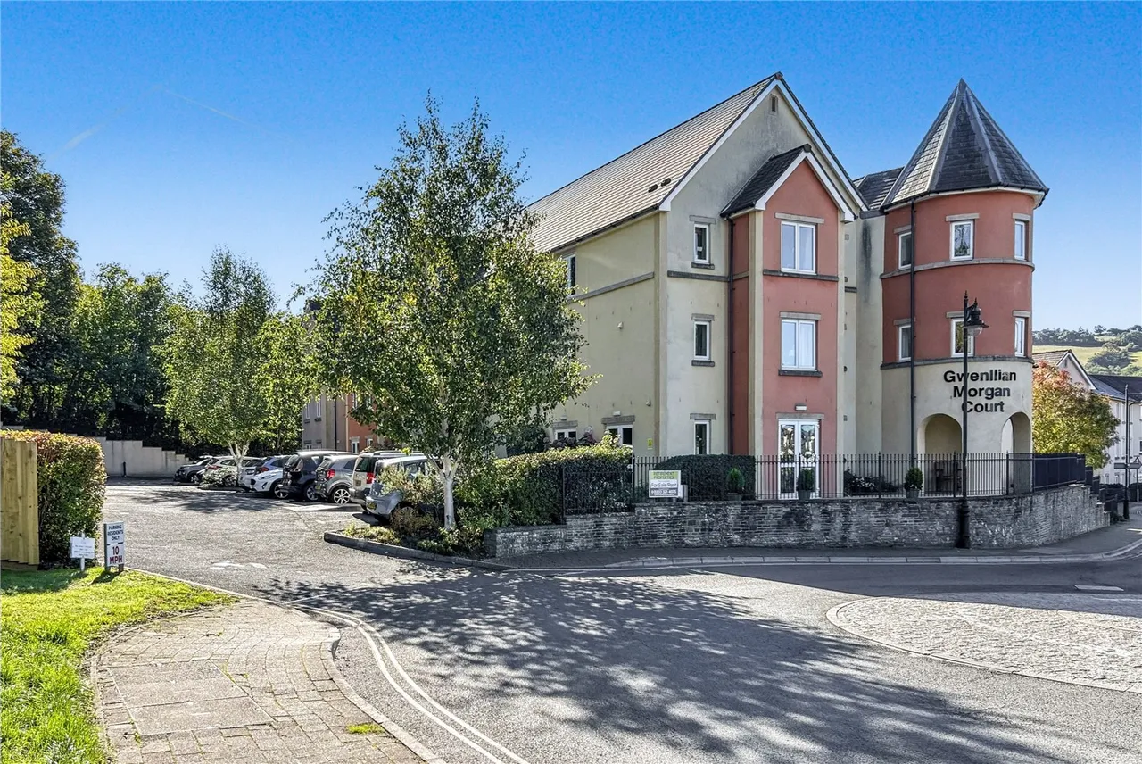 1 bed flat for sale, Gwenllian Morgan Court, Heol Gouesnou, LD3