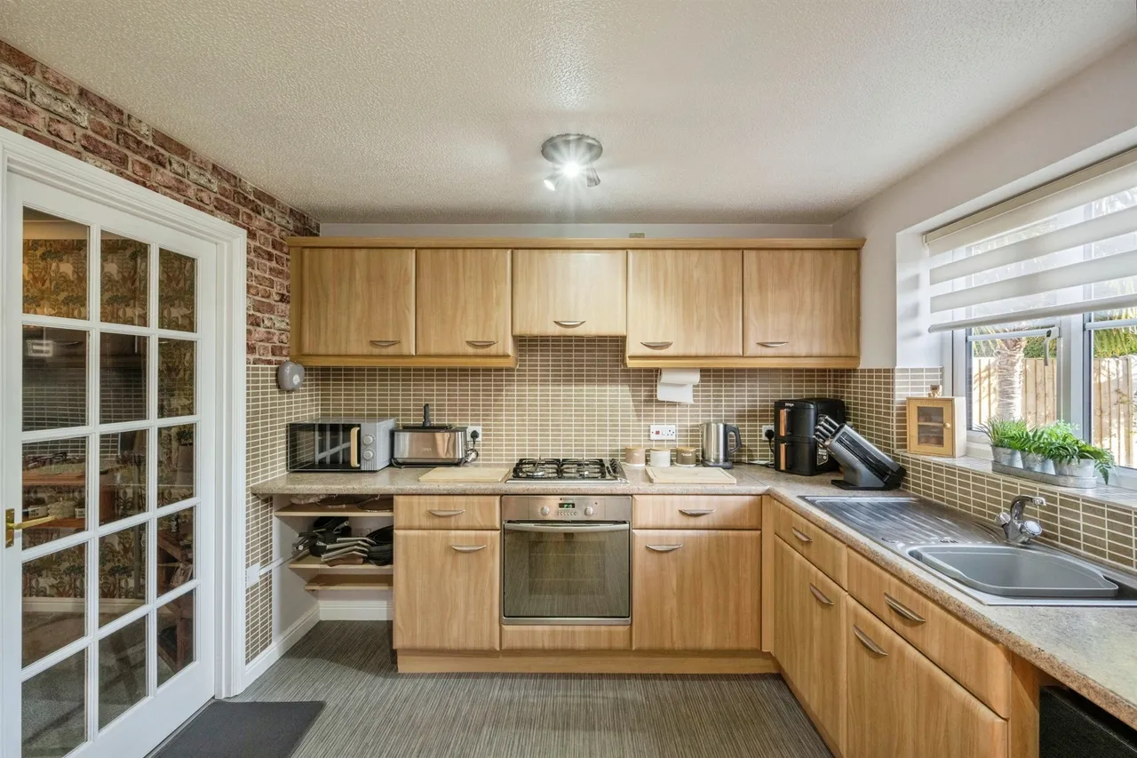 Annie Senior Gardens, Bolton-Upon-Dearne, S63, photo 6