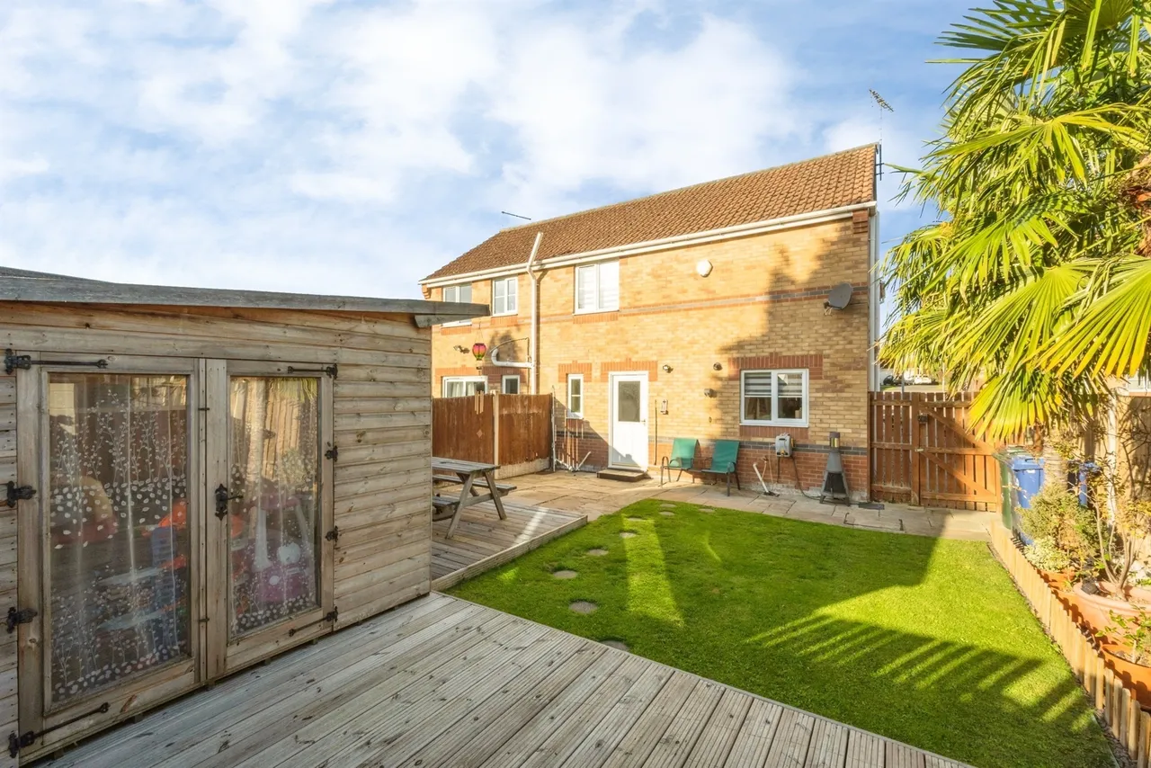 Annie Senior Gardens, Bolton-Upon-Dearne, S63, photo 17