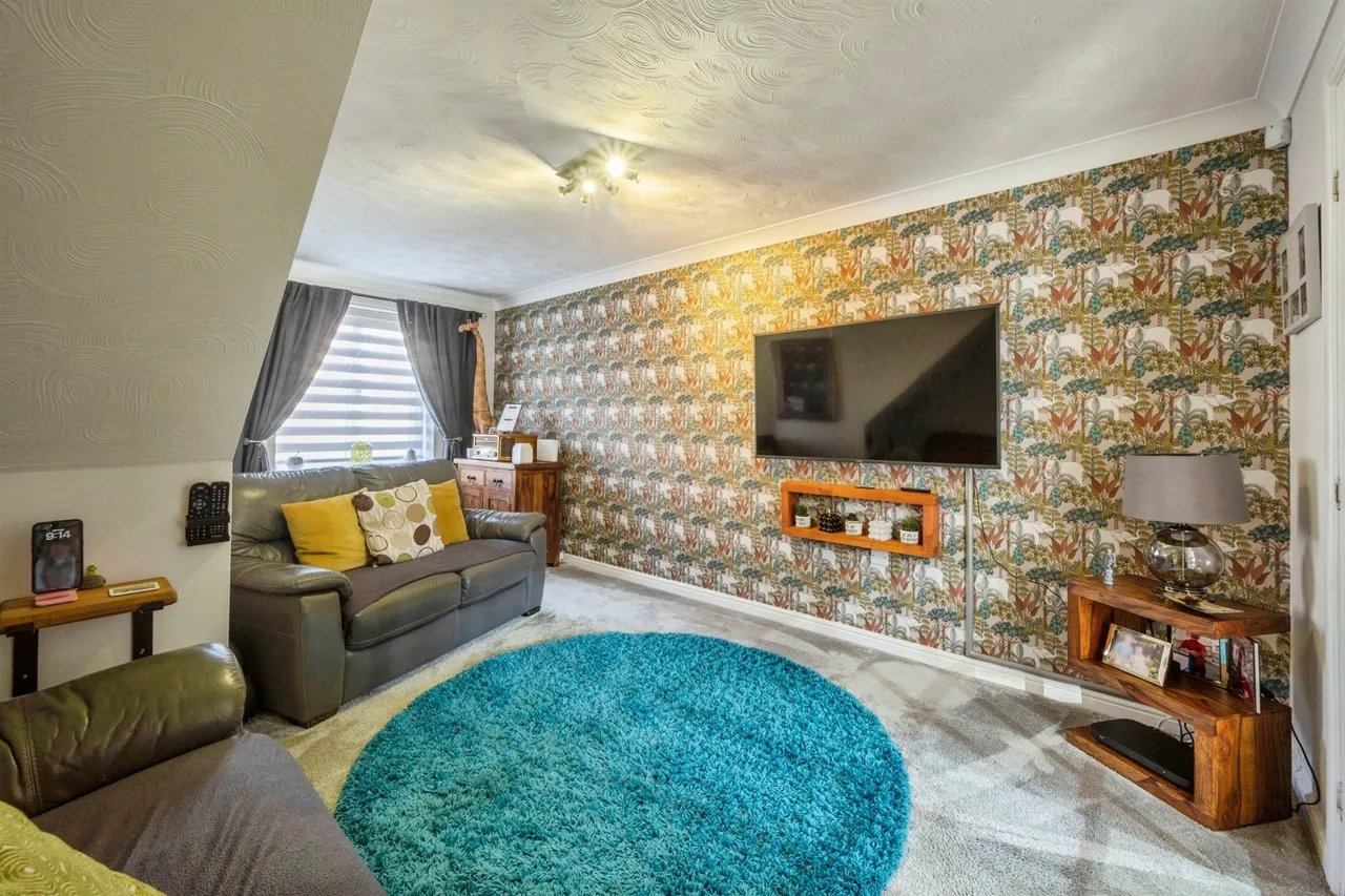 Annie Senior Gardens, Bolton-Upon-Dearne, S63, photo 5