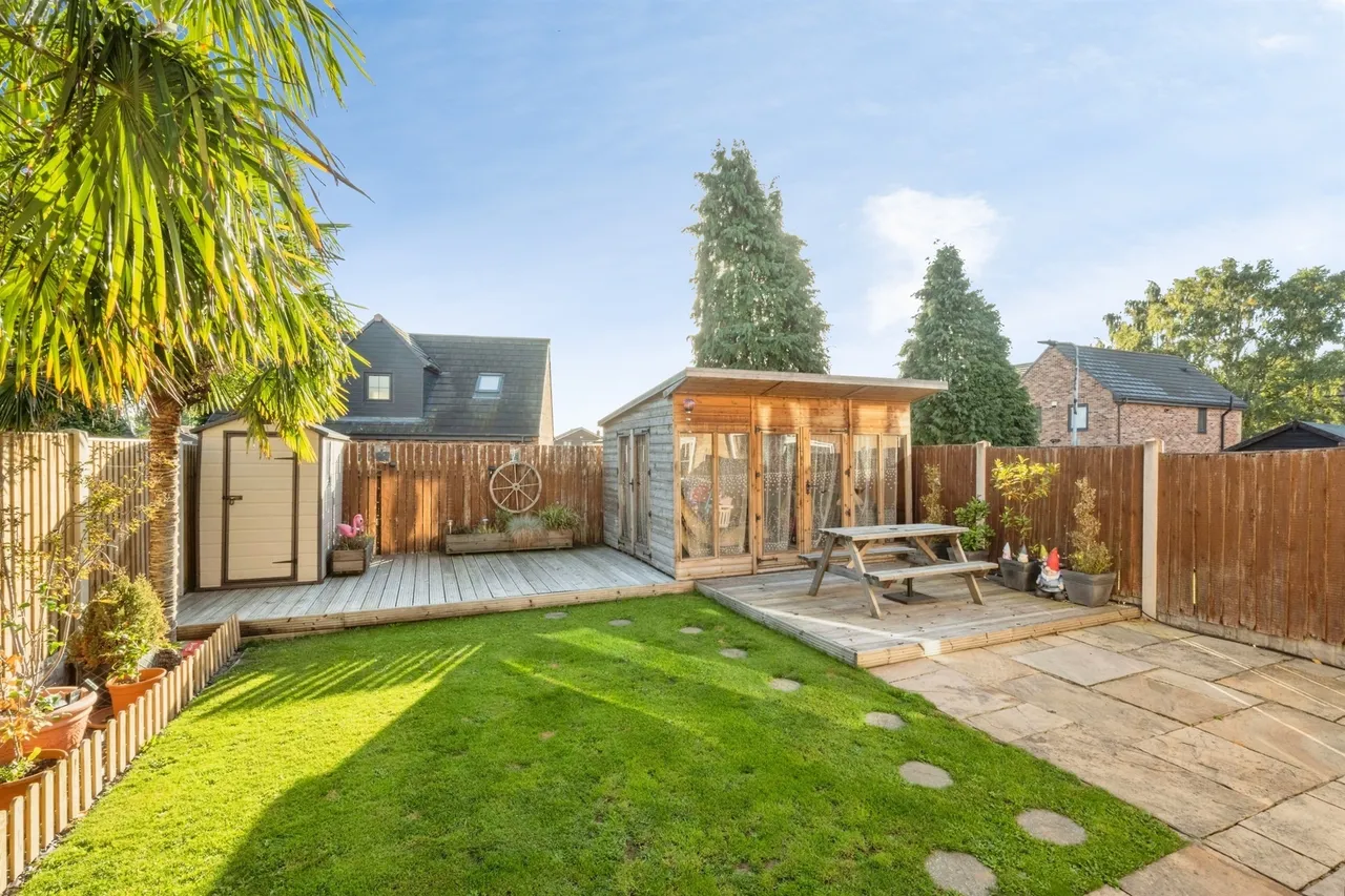 Annie Senior Gardens, Bolton-Upon-Dearne, S63, photo 11
