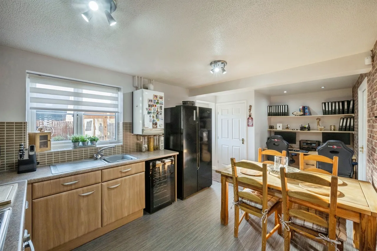Annie Senior Gardens, Bolton-Upon-Dearne, S63, photo 3