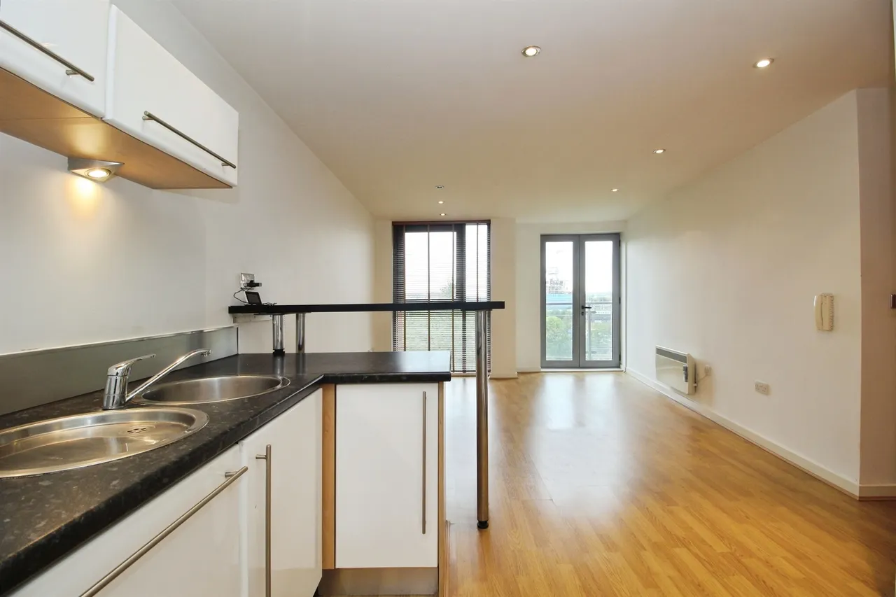2 bed flat for sale — Gotts Road, Leeds